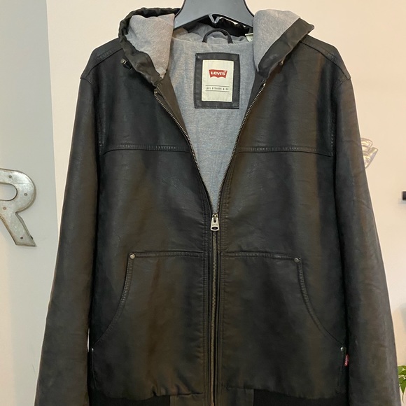 Leather-like Levi’s jacket - Picture 2 of 8